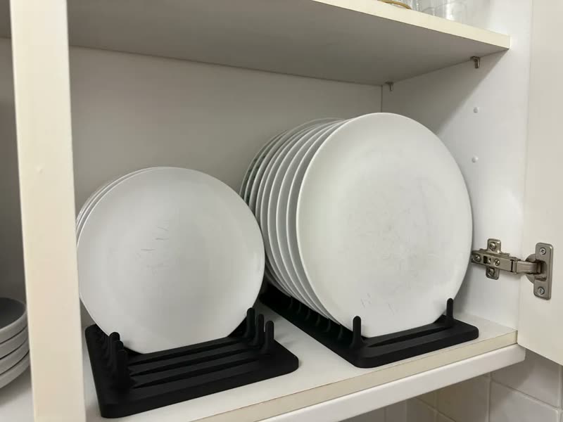MakerWorld vertical dinner plate stand